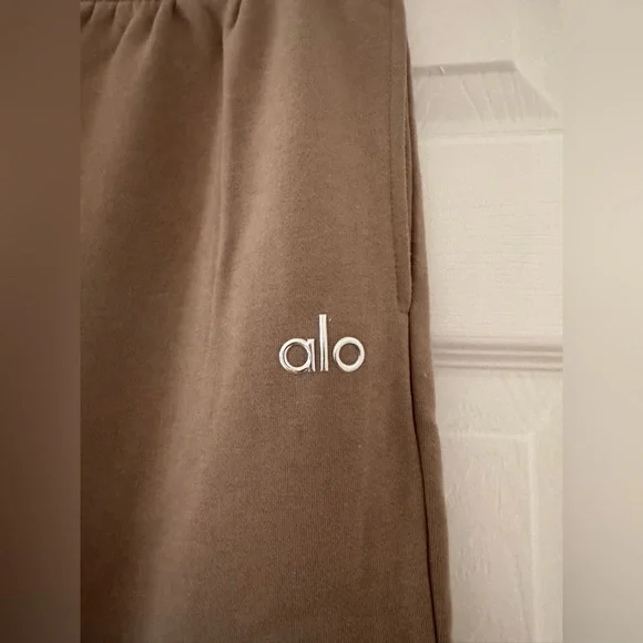 Accolade Alo Sweatpant - Picture 2 of 4